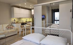 Sweet Apartment Vis-A-Vis Medicover And Paley Institute
